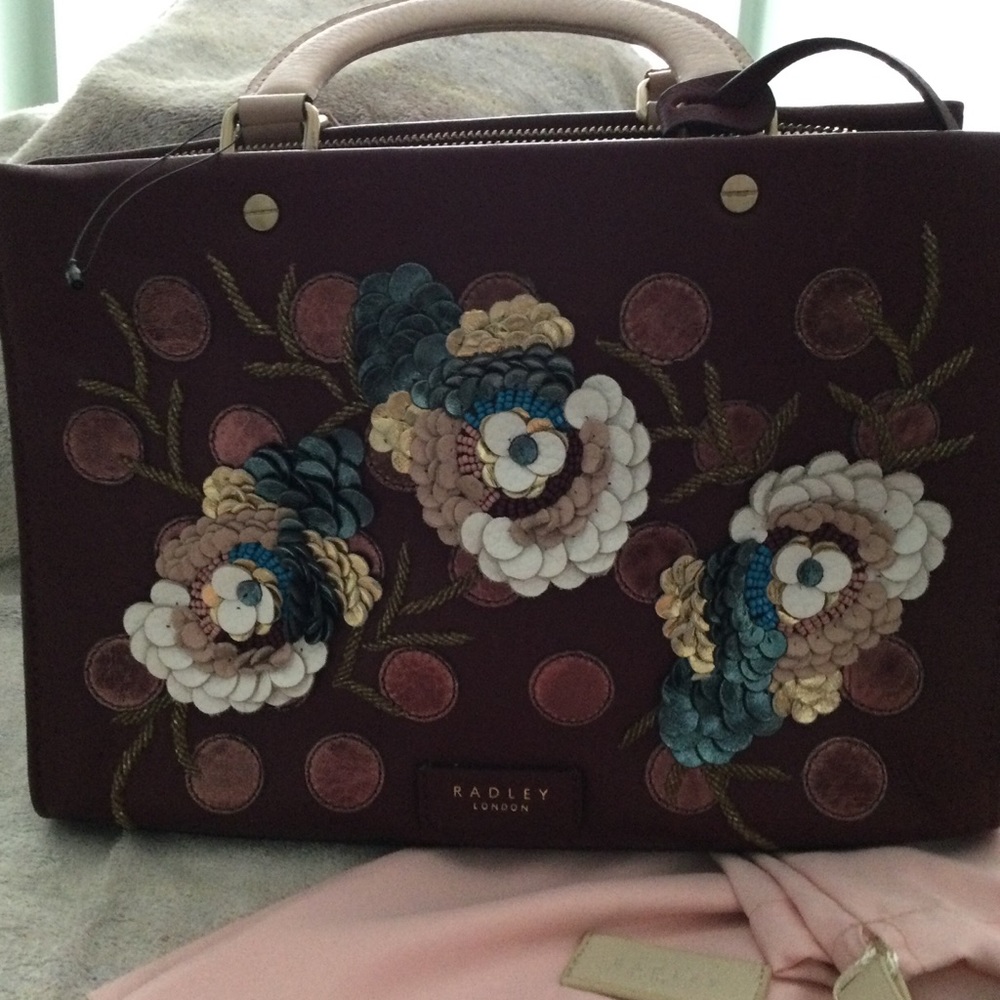 An elegant bag,